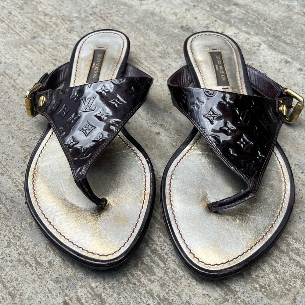 Louis Vuitton LV Logo Monogram Amarante Vernis Thong Sandals - Picture 10 of 12